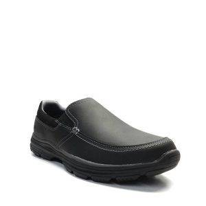 Sabata abotinada informal, estil engreixat, en color negre amb gomes laterals, marca Skechers.