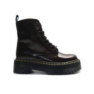 botin en piel burdeos con cordones ycremallera lateral estilo militar ,marca alpe