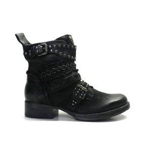 botin de piel negra con tiras cruzadas con tachuelas y hebillas y cremallera lateral,marca mjus