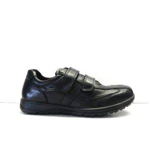 Zapatos de piel de color negro con dos velcro,marca imac