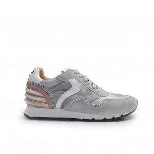 sneakers de cordones combinado en piel de nobuck gris, nylon plateado y el talón en rosa, marca Voile Blanche.