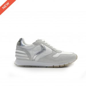 sneakers de cordones combinado en piel de nobuck gris clarito, nylon blanco y el talón en gris, marca Voile Blanche.