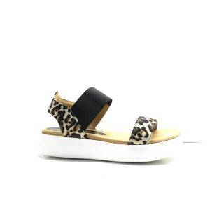 sandalias planas con plataforma ,con elastico negro y estampado animal print,marca unisa