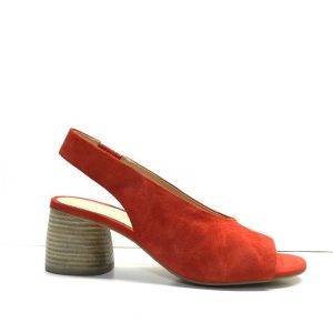 sandalias de tacon en ante color rojo ,marca bruno premi