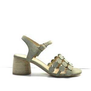 sandalias de tacon en ante color vison,adorno redondas ,marca bruno premi