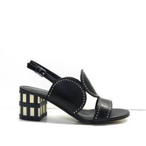 sandalias en piel de color negro con tachuelas y tacon bicolor,marca bruno premi