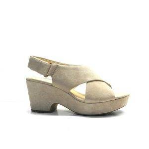 sandalias de cuña cruzadas en ante arena ,marca clarks