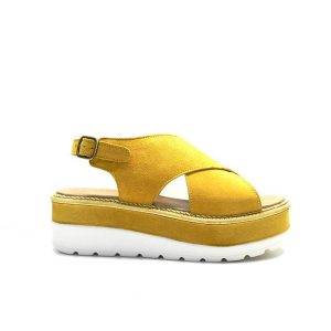 sandalias de ante mostaza cruzadas con plataforma al tono,marca hangar