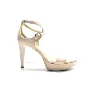 sandalias de tacon alto y plataforma con talonera cerrada y cruzada de color nude,marca nero giardini