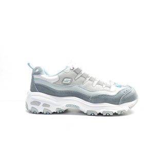 sneakers combinada en azul cielo y blanco , de la marca skechers.