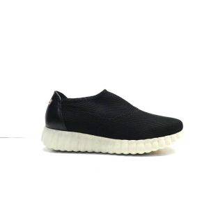 zapatos abotinados tipo calcetin en color negro y suela deportiva,marca weekend