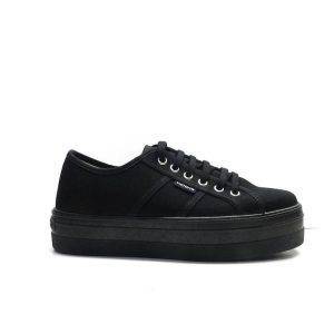 sneakers básica de lona en color negro con doble plataforma de la marca victoria.