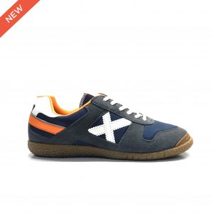 sneakers de color azul marino ,blanco y naranja ,marca munich