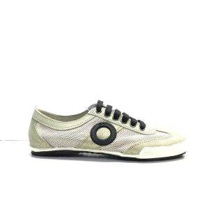 sneakers de cordones en ante y con rejilla de color platino de la marca aro.