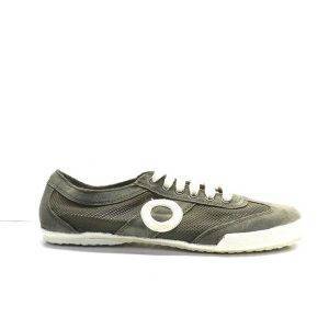 sneakers de cordones en ante y con rejilla de color taupe de la marca aro.