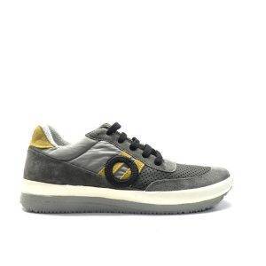 sneakers con cordones combinado en ante y napa picada de la marca aro.