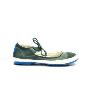 zapato tipo manoletina combinada en ante y lona y atada con cordón, de la marca aro.