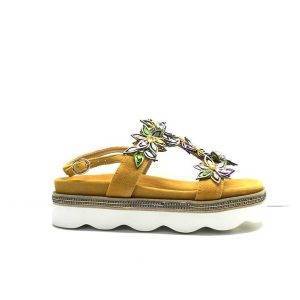 sandalias con flores de colores y suela de plataforma dentada, de la marca Alma en Pena.