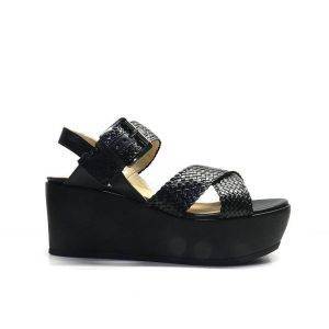 sandalias de piel trenzada negra con plataforma al tono, marca geox