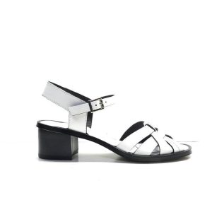 sandalias de piel blancas con vivo negro ,marca plumers