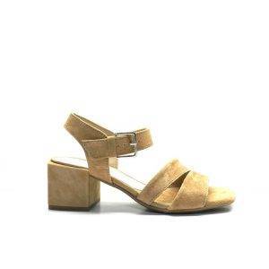 sandalias en piel de ante cuero y tacón tacón de 5cm. de la marca alpe.