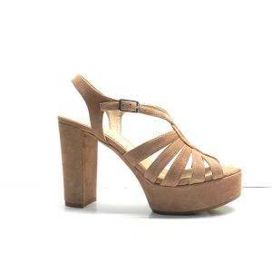 sandalias de tiras nude con tacon y plataforma ,marca unisa