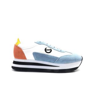 sneakers de nylon combinada en blanco ,naranja y azul, marca no name.