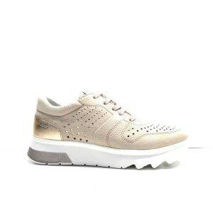 sneakers de nobuk rosa ,con talonera dorada, marca stonefly