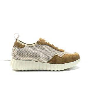 zapatos, abotinados combinados en tela y ante de color cuero con suela deportiva,marca weekend .