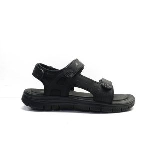 sandalias dos tiras con cierre de velcro de la marca skechers.