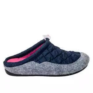 Zapatillas de casa de mujer destalonadas en color azul marino con tela acolchada. Parte inferior en felpa. Se adapta perfectamente al pie y es muy cómoda gracias a su suela flexible y ligera.