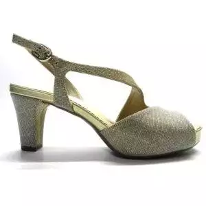 Sandalia Plumers en tejido brillante dorado con plataforma y tacon de 5cm, plantilla muy confortable,para un vestir comodo.