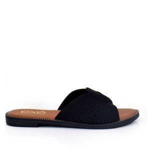Sandalias de la marca Exe, modelo P3774 en color negro. Sandalia plana con tiras de cuerda trenzada color negro, modelo sin cierres.