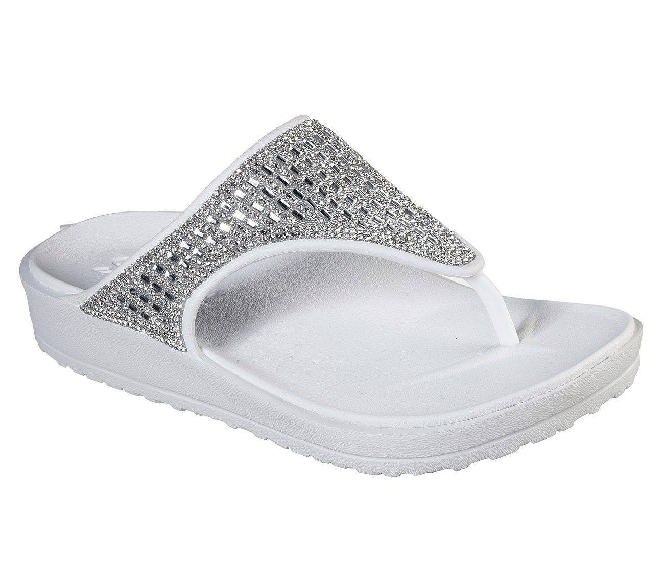 Sandalia de la marca Skechers modelo 111059 en color blanco. Sandalia de dedo con una sola pieza, diseño de pedrería pequeña y grande que proporciona un efecto brillante. Plantilla contorneada Luxe Foam.