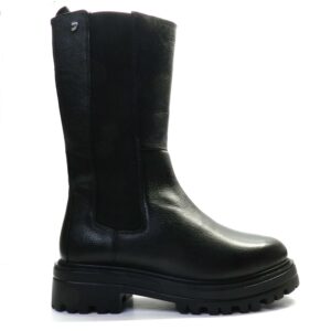 Botín de la marca Gioseppo modelo Limuru en color negro. Botín alto negro de piel tipo chelsea. Plantilla de piel con acolchado con látex para mayor confort. Cierre con cremallera y elástico. Caña de 27,5 cm y tacón de 4,5 cm.