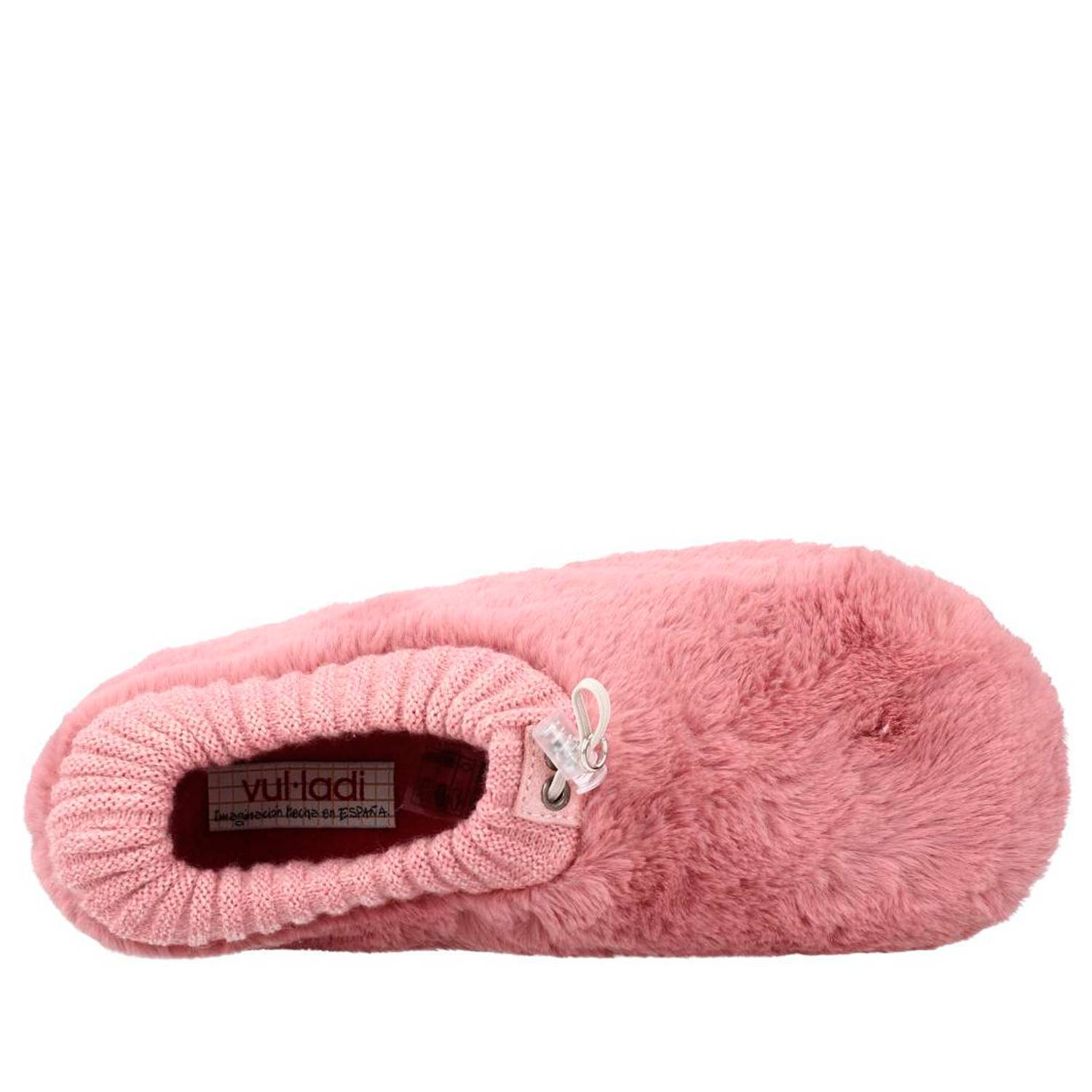 Zapatillas de casa mujer de la marca Vulladi modelo 3626 en color rosa. Zapatillas cerradas en textil con suave pelo y cuello de punto. Cierre ajustable en el empeine. Fina suela de goma.