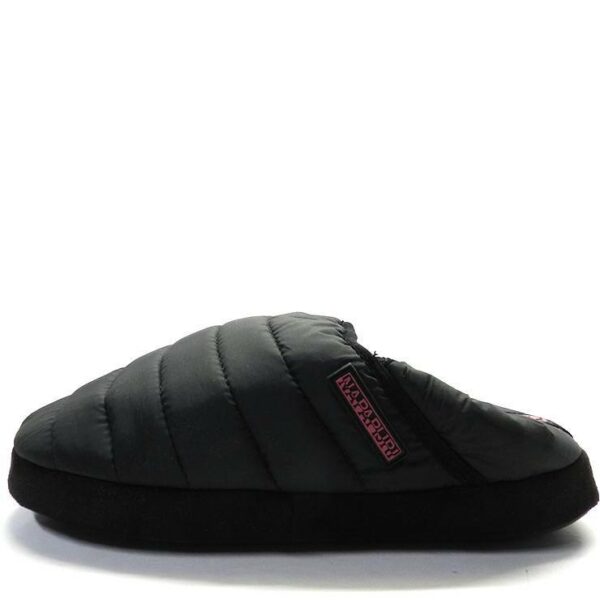 Zapatillas de casa mujer de la marca Napapijri modelo Plume en color negro. Zapatillas cerradas en textil  con acolchado especial y relleno suave. Suela engomada y reforzada. Proporcionan gran apoyo y comodidad.