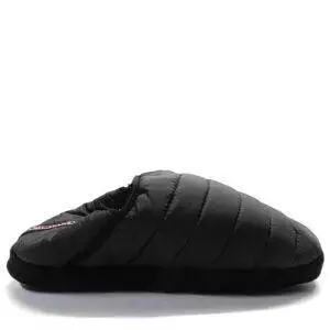 Zapatillas de casa mujer de la marca Napapijri modelo Plume en color negro. Zapatillas cerradas en textil con acolchado especial y relleno suave. Suela engomada y reforzada. Proporcionan gran apoyo y comodidad.