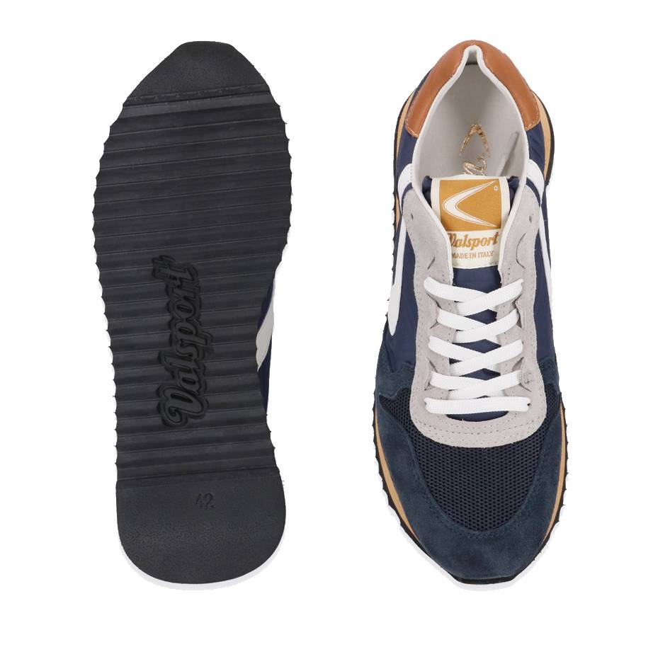 Zapatillas de la marca Valsport, modelo Run en color azul. Zapatillas deportivas elaborada en lona de nailon, ante y lona de malla. En color azul con detalles en gris. Forro interior y cordones en algodón. Original microsuela.