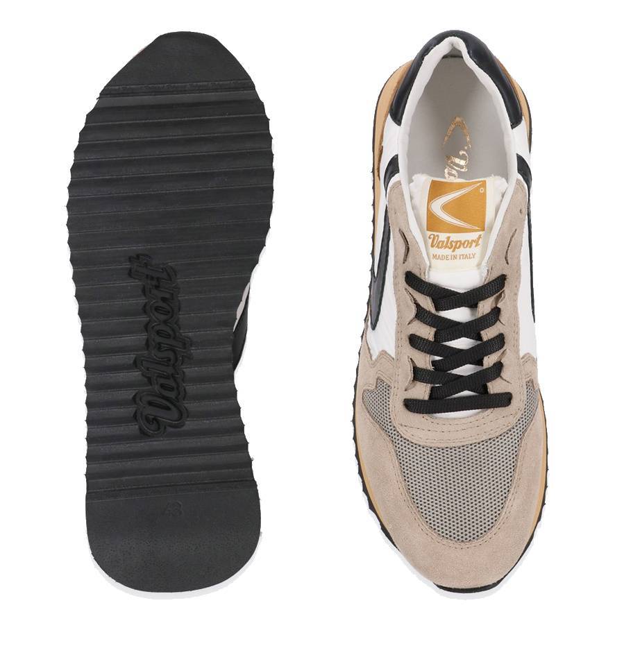 Zapatillas de la marca Valsport, modelo Run en color gris. Zapatillas deportivas elaborada en lona de nailon, ante y lona de malla. En color gris  con detalles en cuero, blanco y negro. Forro interior y cordones en algodón. Original microsuela.