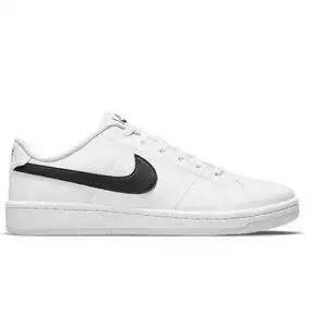 Zapatillas de la marca Nike, modelo Court Royale 2 CQ9246 en color blanco. Zapatillas deportivas de piel de color blanco, cuello acolchado y costura clásica de larga durabilidad. Suela de espiga para mayor tracción. Logotipo en negro en el lateral y en la parte trasera en contraste.