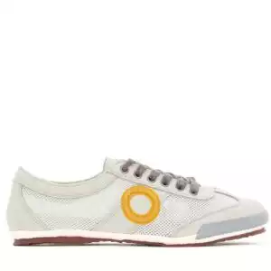 Zapatillas de la marca Aro modelo Joaneta 3133 en color Concrete. Zapatillas elaboradas en malla combinada con microfibra en color gris y blanco. Suela de goma natural 100% y cierre con cordones de algodón.