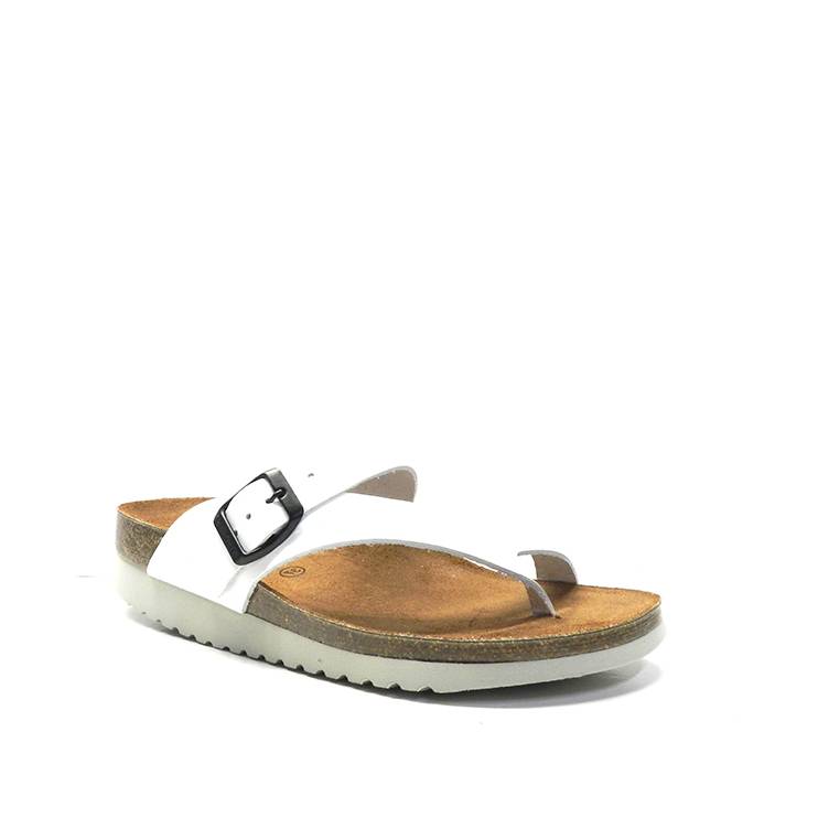 Sandalia de la marca Interbios, modelo 7119 en color blanco. Sandalia de piel tipo esclava con cierre de hebilla en el empeine. Suela de goma de gran comodidad.