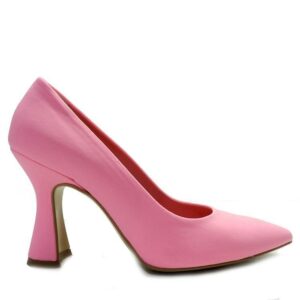 Salón de la marca Ovye, modelo LF410R en color rosa.  Zapato de salón en lycra de color rosa intenso con tacón carrete de 10 cm de altura y puntera. Plantilla acolchada de gran comodidad.