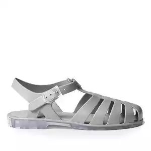 Sandalia de la marca Toni Pons, modelo Cuba en color verde. Sandalia estilo cangrejera de goma. Zapatilla resistente al agua en verde pastel con cierre de hebilla.