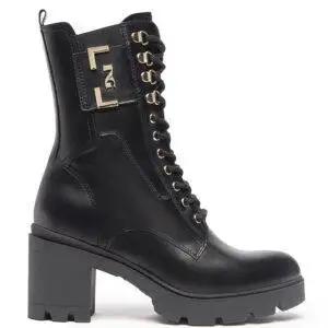 Botín de la marca Nero Giardini modelo I205861D en color negro. Botín de piel de estilo militar con cordones con detalles dorados. Suela de goma tanque de 5cm con tacón block de 7 cm. Cremallera lateral interna.