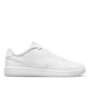 Nike Court Royale 2 CQ9246 blanco. Deportivas de piel en blanco, cuello acolchado y costura clásica de larga durabilidad. Suela de espiga.