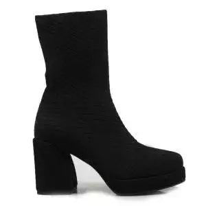 Botín de la marca Noa Harmon, modelo 9162 Regina en color negro. Botín en tejido elástico. Plataforma antideslizante y tacón de 9cm.