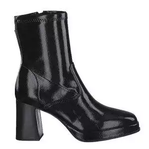 Botín de la marca Tamaris modelo 25379-29 en color negro. Botín elástico elaborado en charol sintético, cierre con cremallera lateral interna. Plantilla textil extraíble. Suela de goma de 2 cm y tacón de 8 cm de altura.