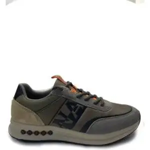 Zapatillas de la marca Napapijri modelo Slate en color taupe. Zapatillas deportivas confeccionadas con ante y tejido técnico. Detalle de logotipo lateral y emblemática bandera en la lengüeta. Suela amortiguadora de phylon.